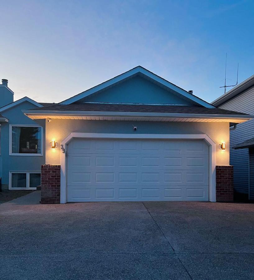 Elegant Garden Suite&2Mins Bus Station Close Lrt& Free Parking YYC Exterior foto