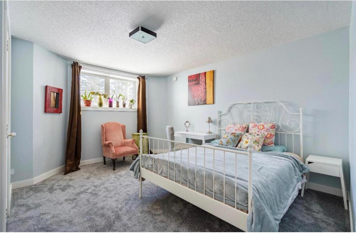 Elegant Garden Suite&2Mins Bus Station Close Lrt& Free Parking YYC Exterior foto